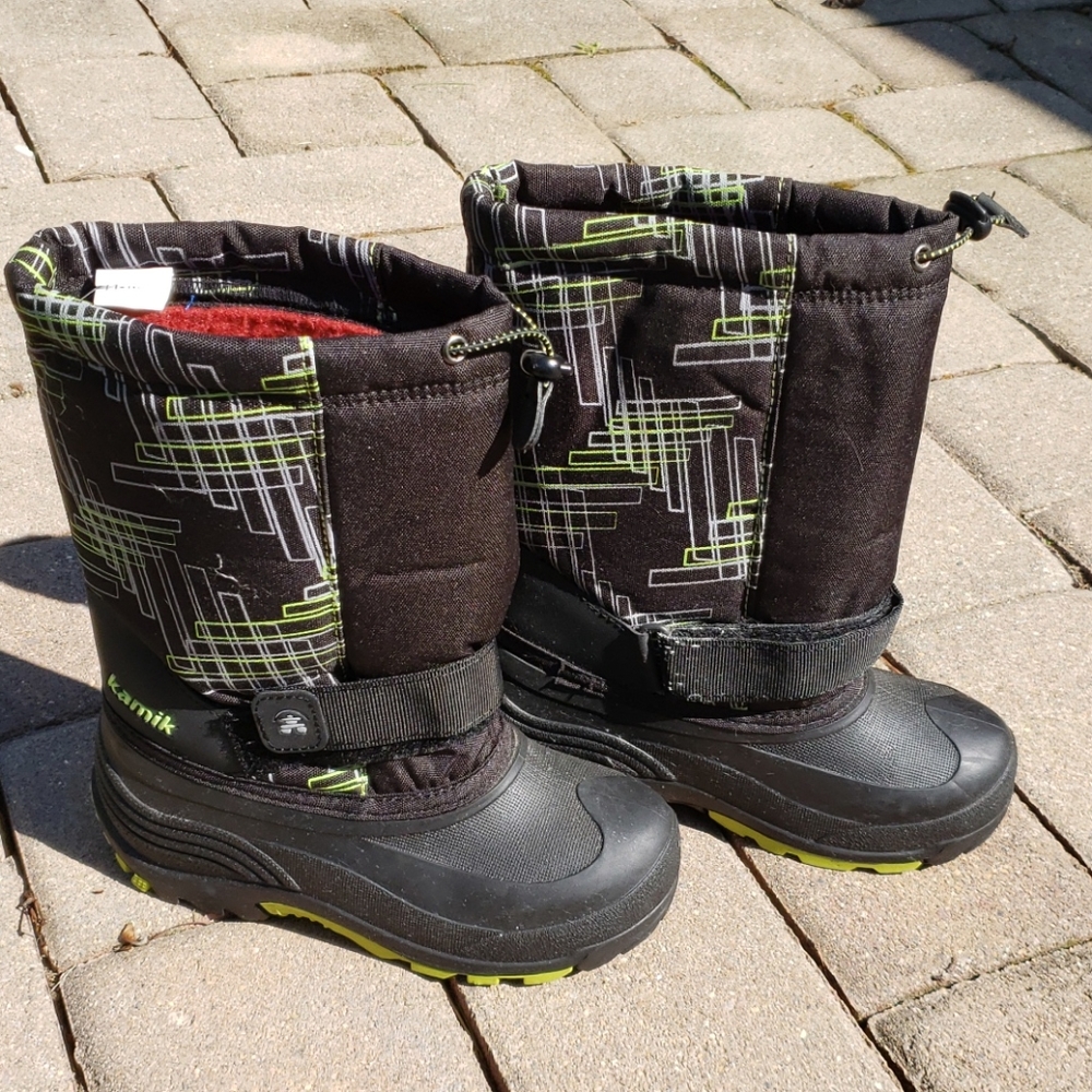Youth snow boots size 3